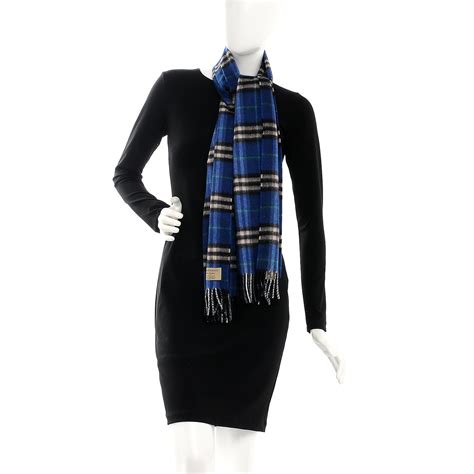 Burberry: Navy Check Cashmere Scarf 